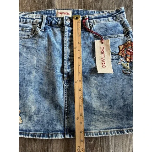 Driftwood Stef Embroidered Floral Blue Denim Jean Skirt Women’s Size 30 NWT - Picture 6 of 10